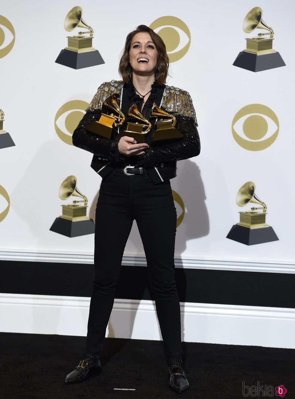 Brandi Carlile con sus tres galardones en los Grammy 2019