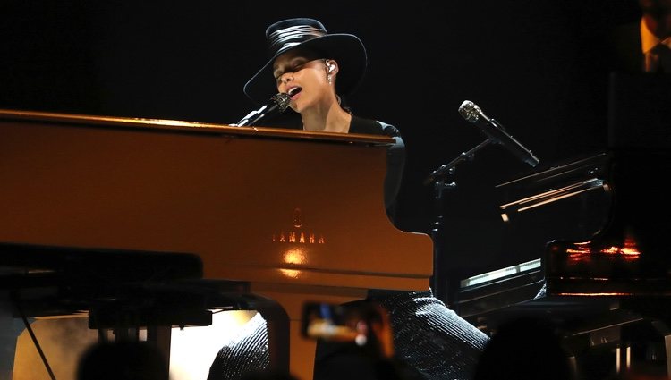 Alicia Keys durante su actuación en los Grammy 2019