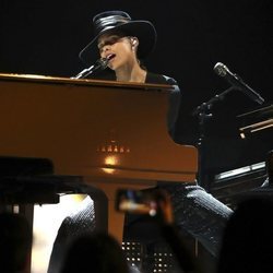 Alicia Keys durante su actuación en los Grammy 2019