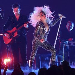 Lady Gaga y Mark Ronson durante su actuación en los Grammy 2019