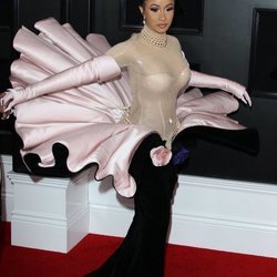 Cardi B en la alfombra de los Grammy 2019