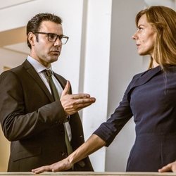 Miquel Fernádez y Miryam Gallego en una escena de 'Secretos de Estado'