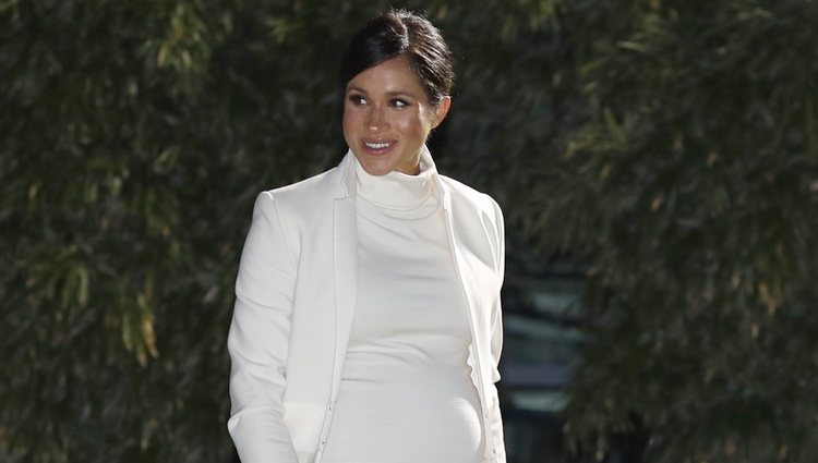 Meghan Markle presume de embarazo en el Museo de Historia Natural de Londres