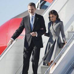 Los Reyes Felipe y Letizia aterrizan en Rabat al comienzo de su Viaje de Estado a Marruecos