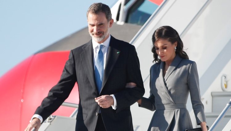 Los Reyes Felipe y Letizia aterrizan en Rabat al comienzo de su Viaje de Estado a Marruecos