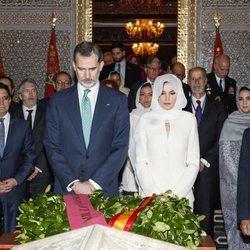 Los Reyes Felipe y Letizia durante su visita al Mausoleo de Mohamed V y Hassan II de Marruecos