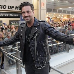 David Bustamante en una firma de discos