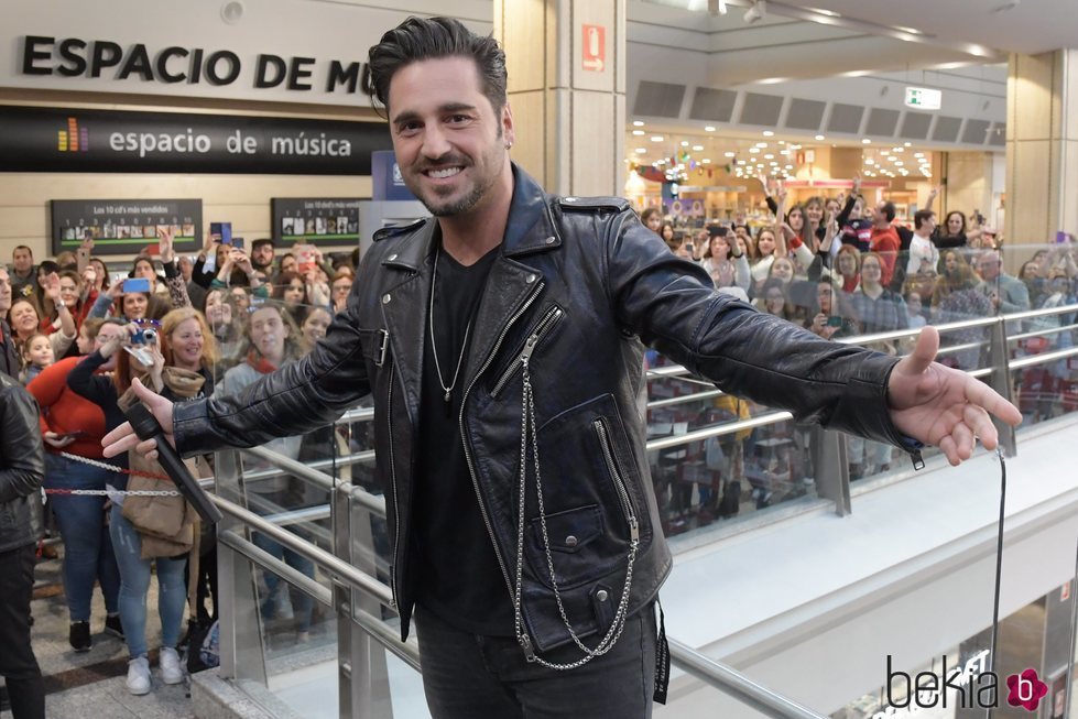 David Bustamante en una firma de discos