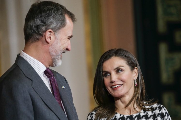 Los Reyes Felipe y Letizia, muy cómplices en la entrega de las Medallas de Oro al Mérito en las Bellas Artes 2017