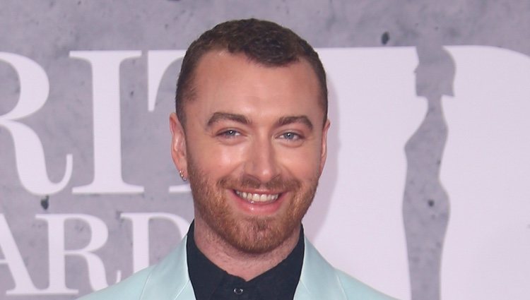 Sam Smith en la alfombra roja de los Brit Awards 2019