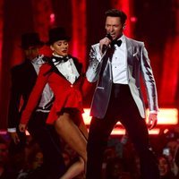 Hugh Jackman actuando en los Brit Awards 2019