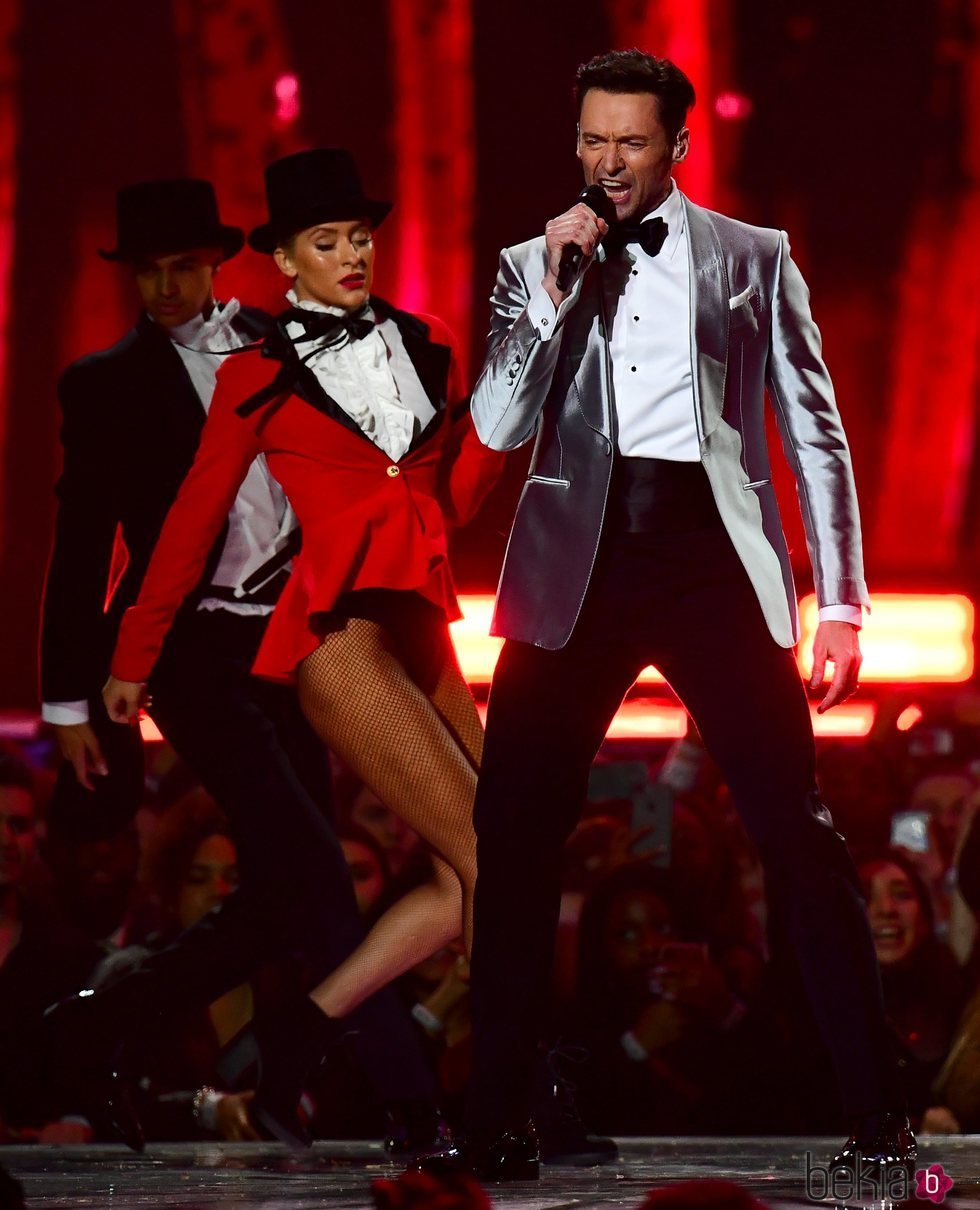 Hugh Jackman actuando en los Brit Awards 2019