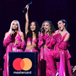 Little Mix recibiendo su premio Brit Awards 2019