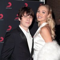 Jake Bugg y Roxy Horner en la fiesta de los Brit Awards 2019