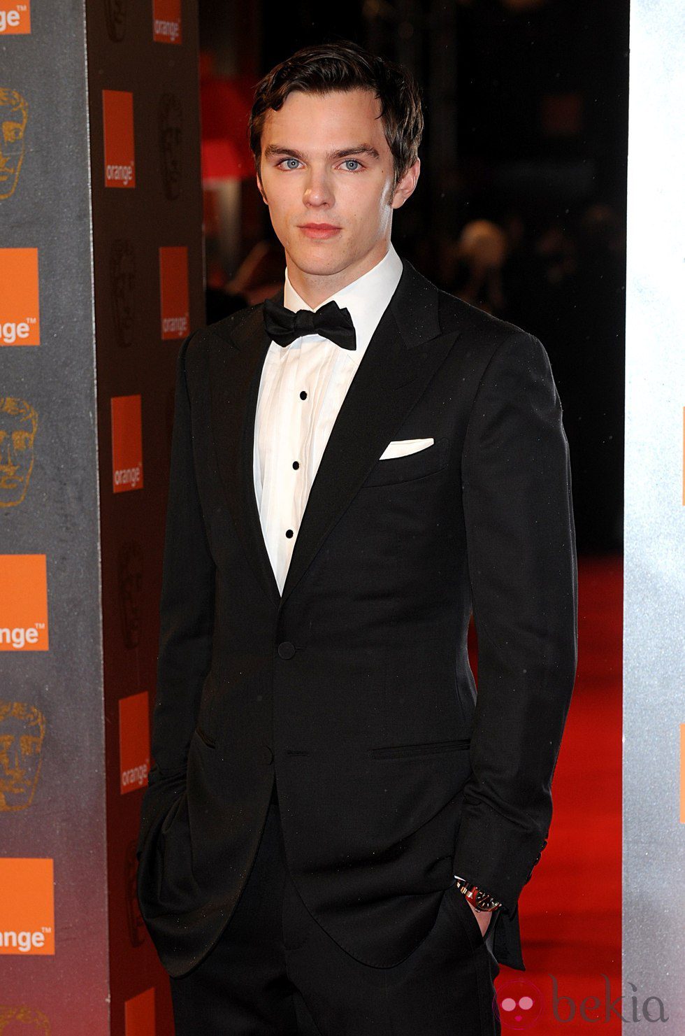 Nicholas Hoult en la alfombra roja de los premios Orange British de la Academia británica