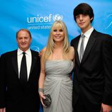 Mike, Irena y Nick Medavoy en la gala Unicef Ball 2011