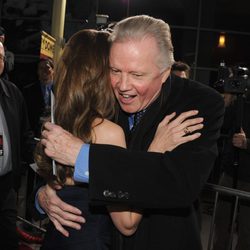 Angelina Jolie y Jon Voight en el prestreno de 'In The Land Of Blood And Honey'