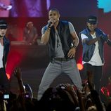 Mohombi actuando en los Premios 40 Principales 2011