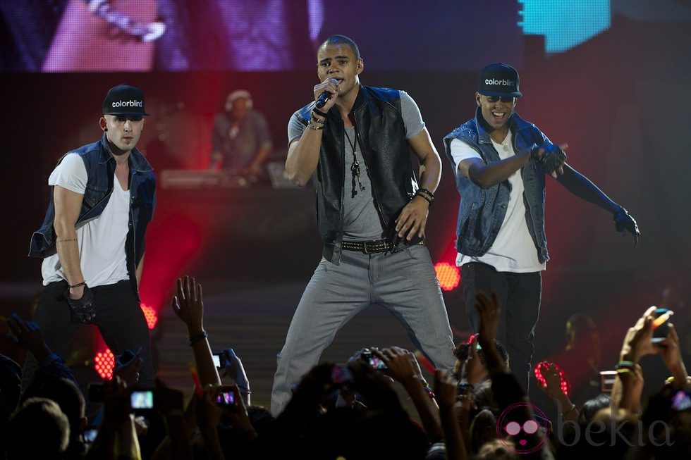 Mohombi actuando en los Premios 40 Principales 2011