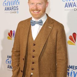 Jesse Tyler Ferguson en los premios American Giving Awards