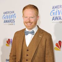 Jesse Tyler Ferguson en los premios American Giving Awards