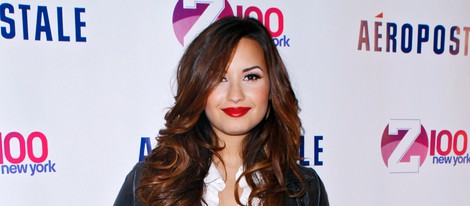 Demi Lovato posando después del concierto de los Jingle Ball 2011