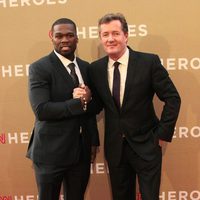 50 Cent y Piers Morgan en la gala CNN Heroes: An All-Star Tribute