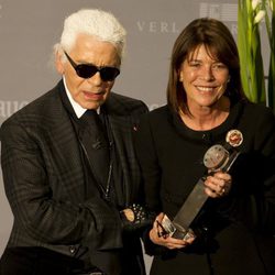 Karl Lagerfeld entrega el premio 'Menschen in Europa' a Carolina de Mónaco