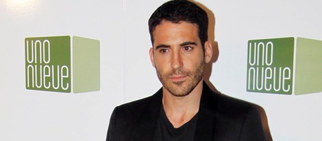 Miguel Ángel Silvestre en la exposición 'No tan felices'