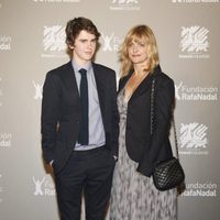 Freddie Highmore y Nastassja Kinski en la cena benéfica de la Fundación Rafa Nadal