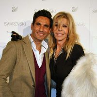 Óscar Higares y Bibiana Fernández en la inauguración de una tienda de Swarovski