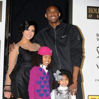 Kobe Bryant junto a su mujer Vanessa Laine y sus hijas Natalia y Giana