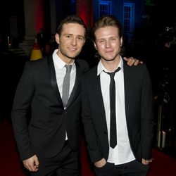 Dougie Poynter y Harry Judd de McFly en los Military Awards 2011