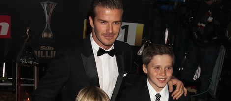 David Beckham y sus hijos en los Military Awards 2011