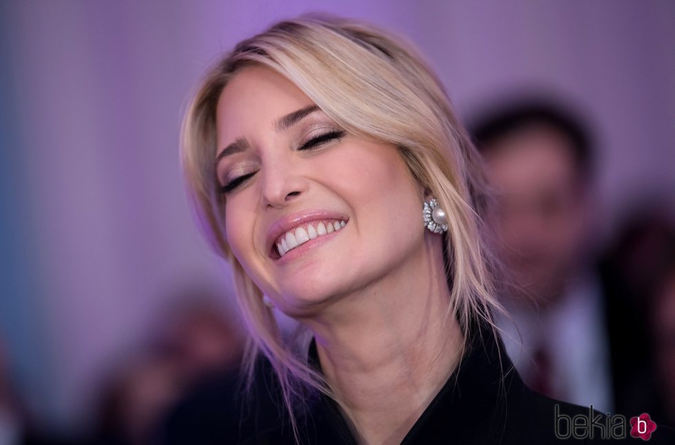 Ivanka Trump sonriendo durante la conferencia anual de seguridad de Munich