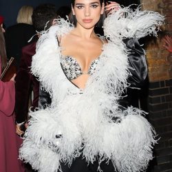 Dua Lupa posando en Londres