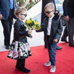 Jacques y Gabriella de Mónaco con looks muy roqueros