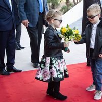 Jacques y Gabriella de Mónaco con looks muy roqueros