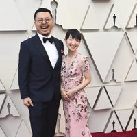 Marie Kondo y Takumi Kawahara en la alfombra roja de los Premios Oscar 2019