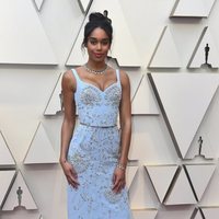 Laura Harrier en la alfombra roja de los Premios Oscar 2019