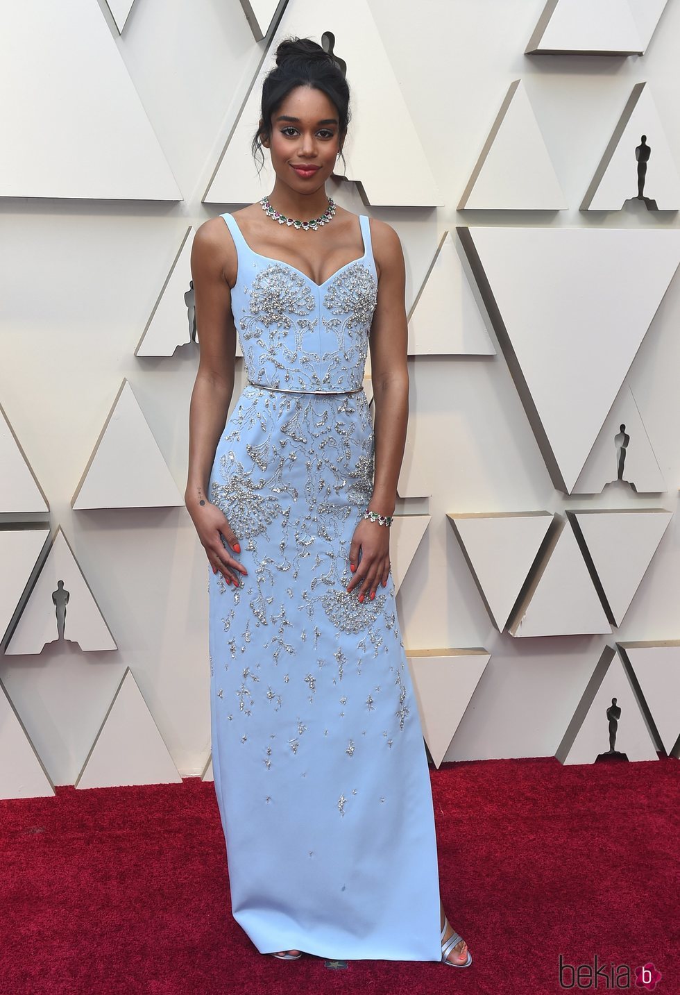 Laura Harrier en la alfombra roja de los Premios Oscar 2019