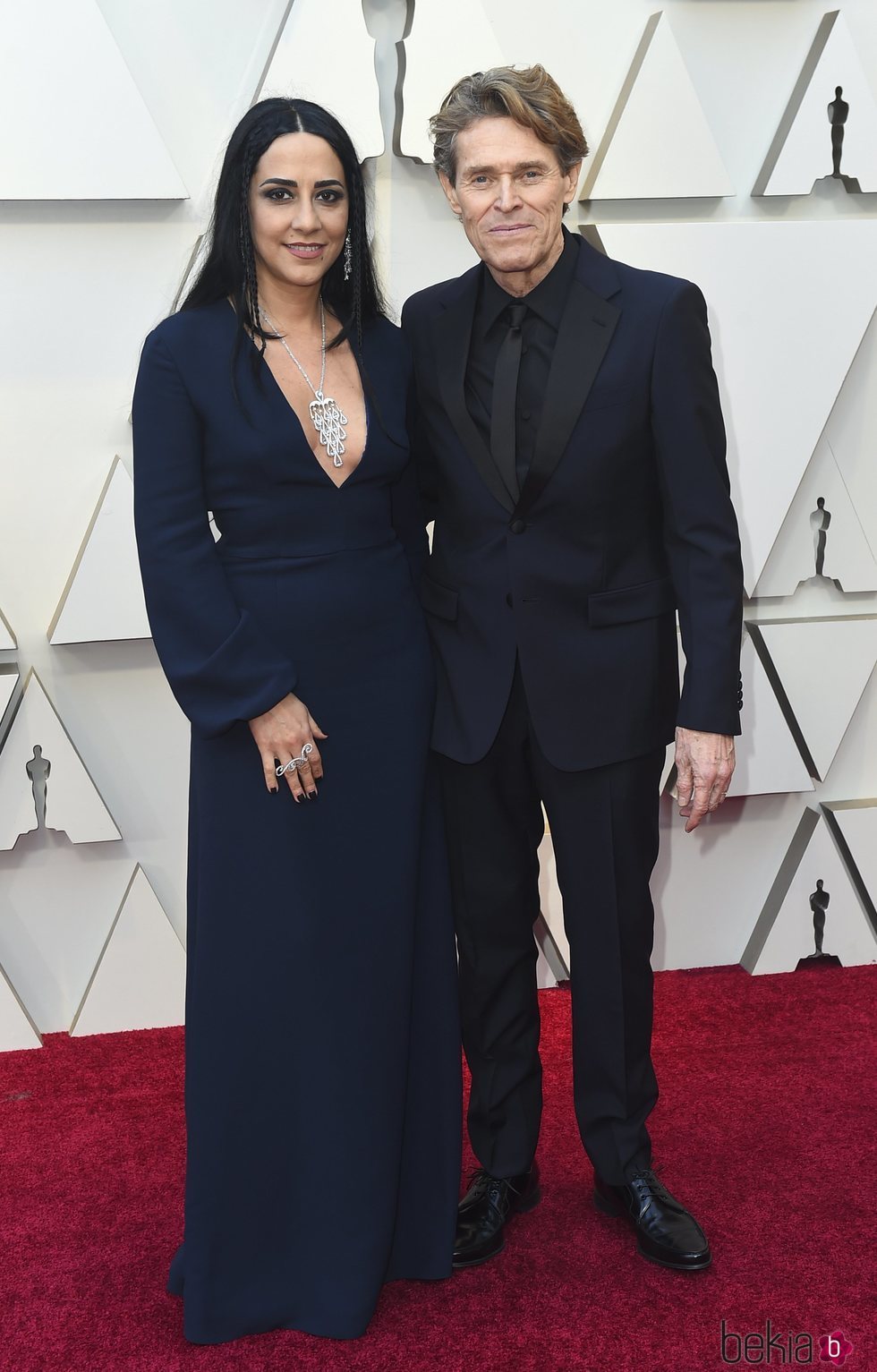 Willem Dafoe y Giada Colagrande en la alfombra roja de los Premios Oscar 2019