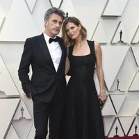 Pawel Pawlikowski y su esposa Malgosia Belaen la alfombra roja de los Premios Oscar 2019