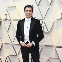 Henry Golding en la alfombra roja de los Premios Oscar 2019