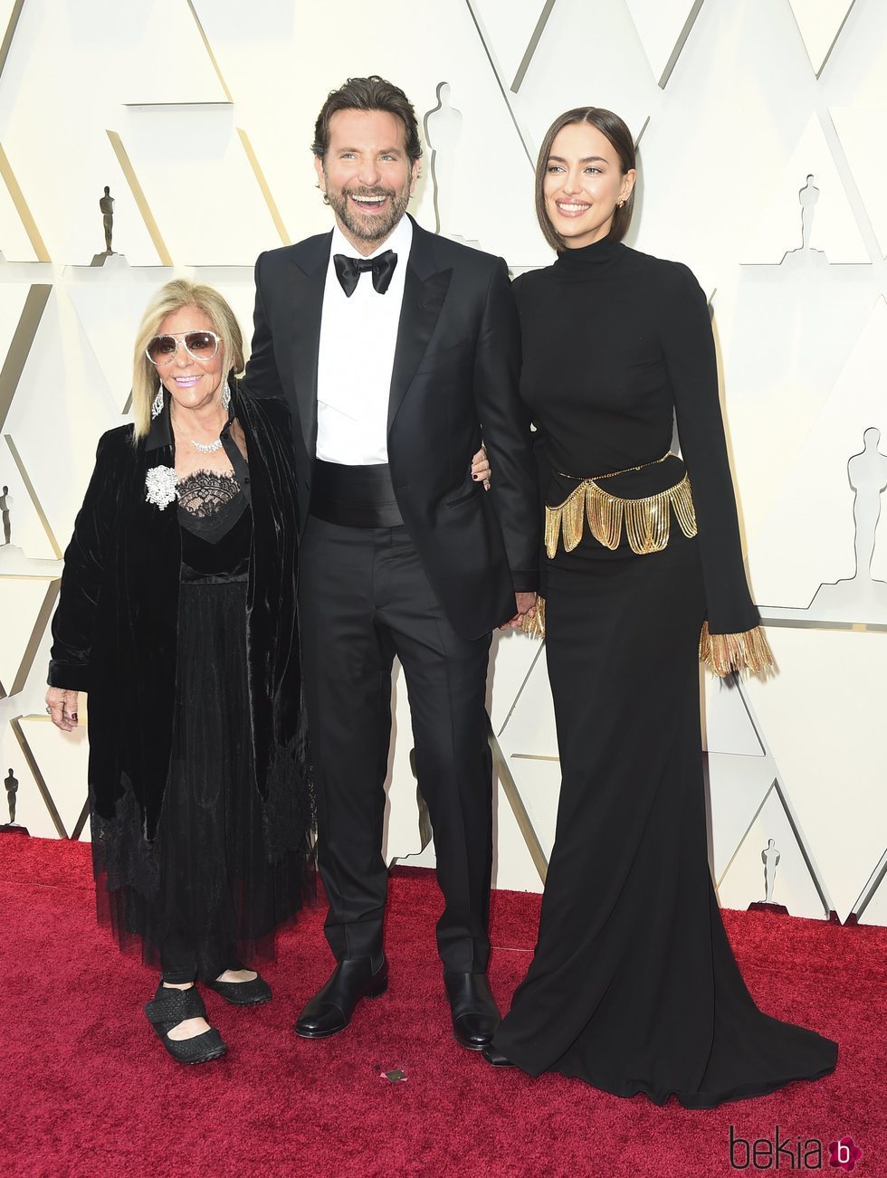 Gloria Campano, Bradley Cooper e Irina Shayk en la alfombra roja de los Premios Oscar 2019