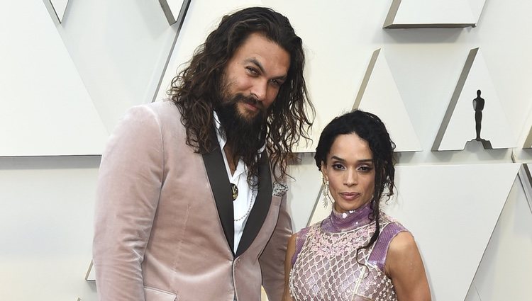 Jason Momoa y Lisa Bonet en la alfombra roja de los Premios Oscar 2019