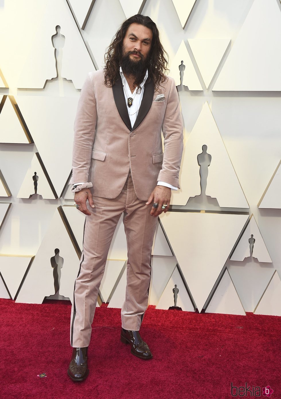 Jason Momoa en la alfombra roja de los Premios Oscar 2019