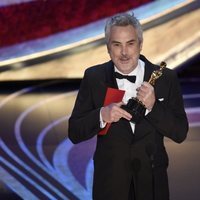 Alfonso Cuarón recogiendo el Oscar 2019 a Mejor película de habla no inglesa por 'Roma'