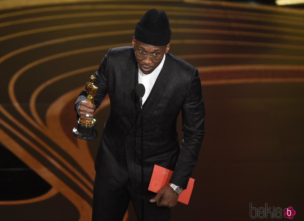 Mahershala Ali recogiendo el Oscar 2019 a Mejor actor de reparto