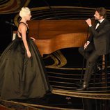 Lady Gaga y Bradley Cooper interpretando 'Shallow' en los Oscar 2019